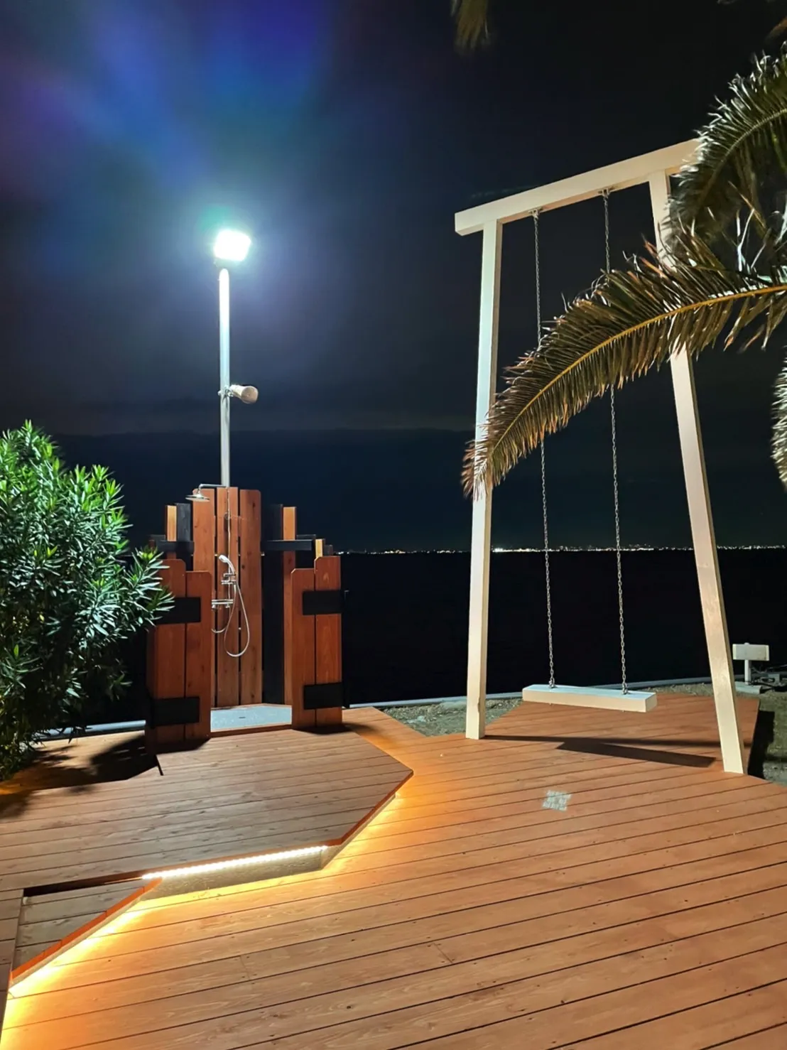 シャワーとブランコ。