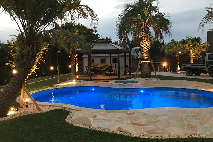 個人宅や別荘にプールが欲しい。維持管理のために毎月かかる費用ってどのくらい？